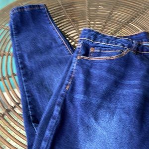 TAHARI Classic High Rise Skinny Jean 🌹